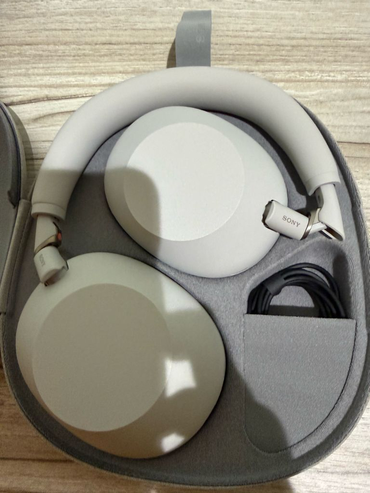 소니 WH-1000XM4 라이트 그레이 헤드폰--1