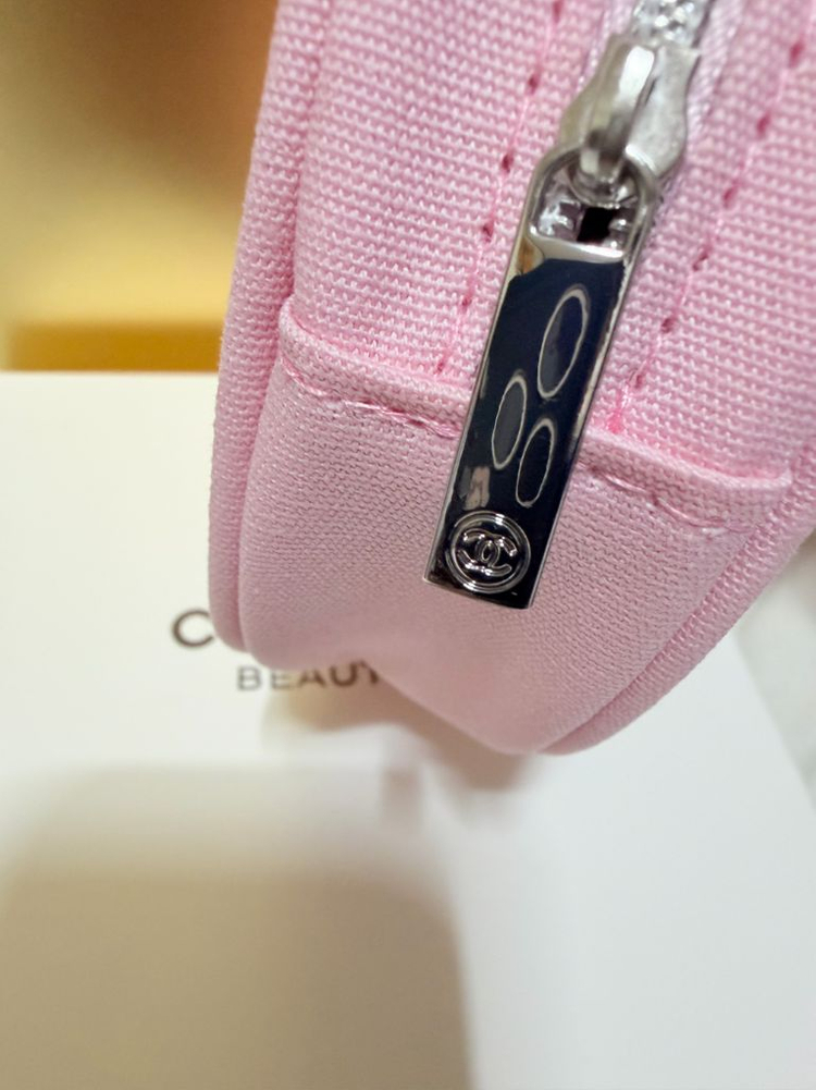 샤넬 뷰티 붕어빵 핑크 원형 파우치(새상품)--1