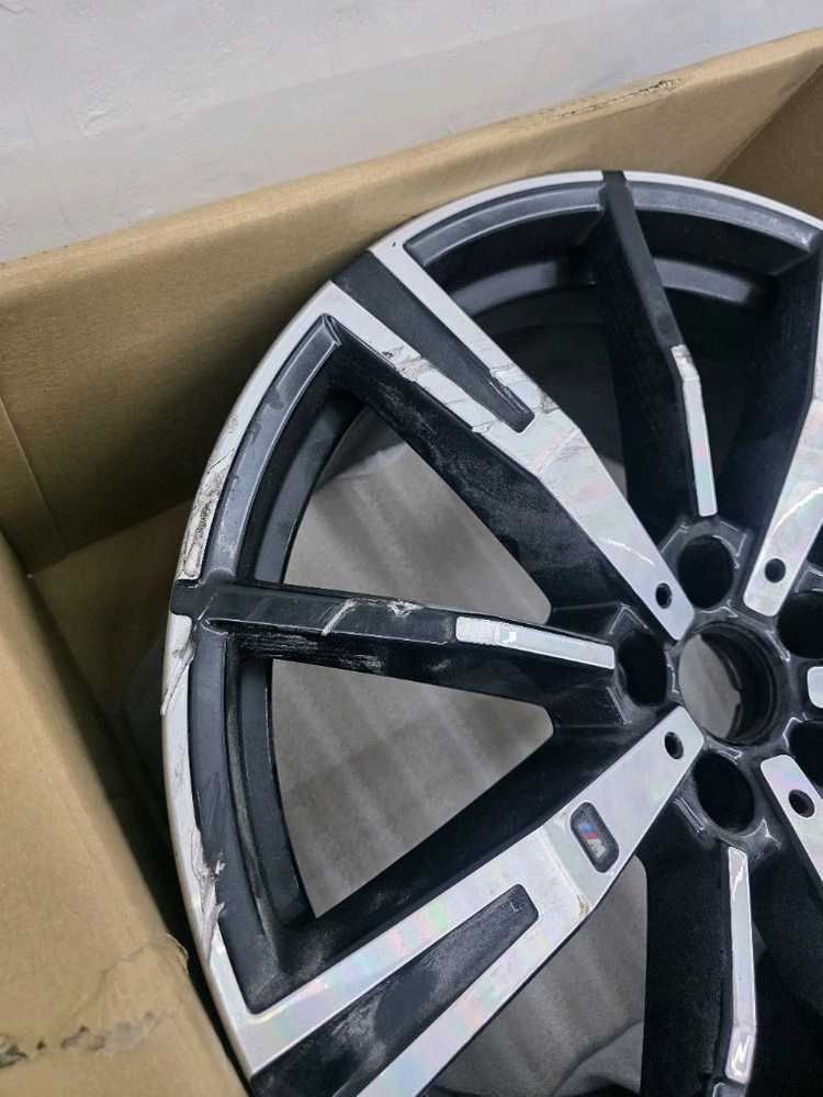 BMW g60 530i 20인치 휠 조수석 후면 이미지
