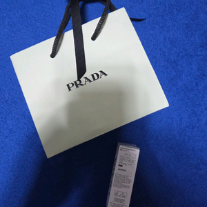 [프라다]블러싱 케어 블루 립밤(U001 - 아스트랄 핑크)