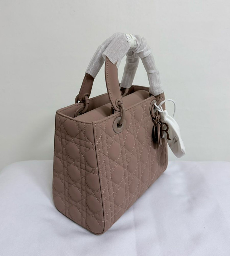 새상품>무광 톤다운베이지 레이디백--1