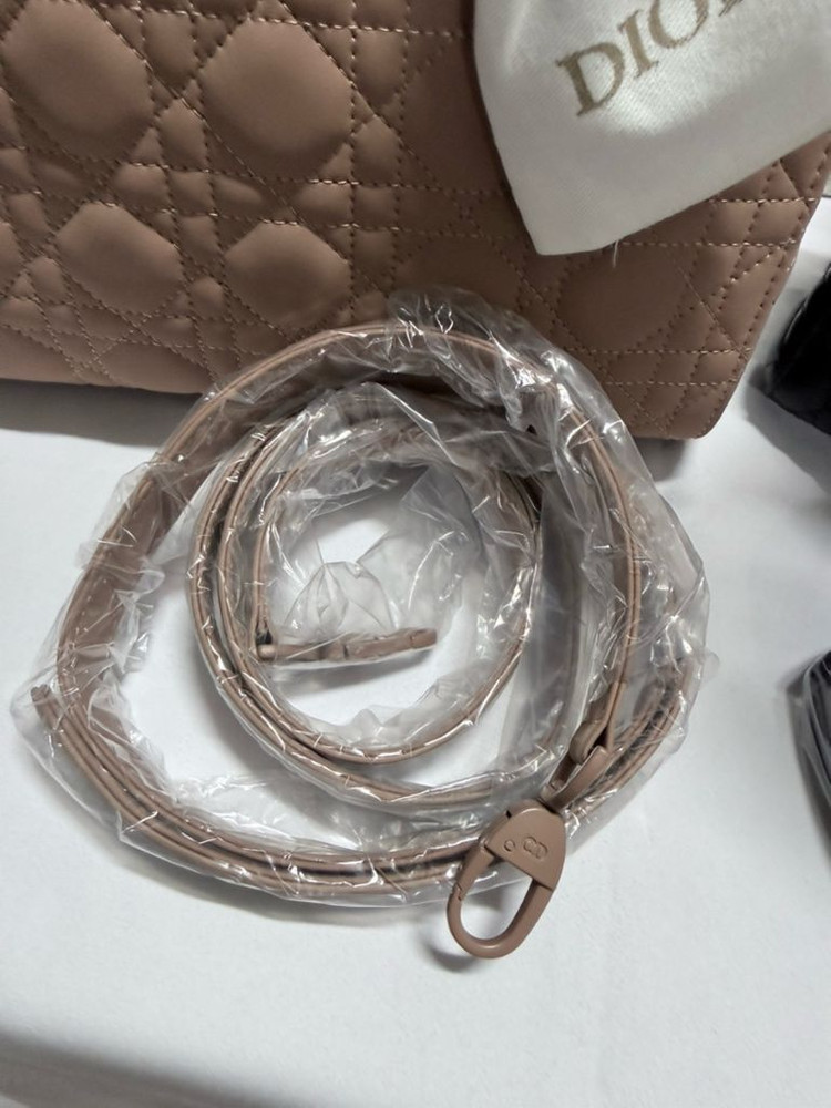 새상품>무광 톤다운베이지 레이디백--5