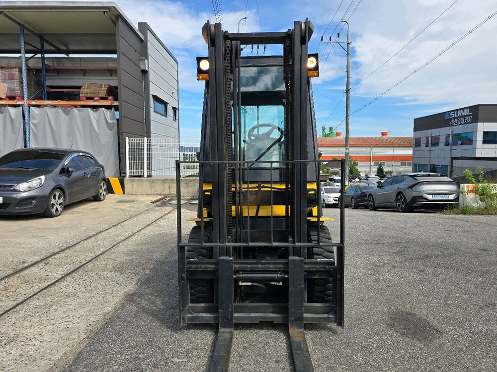 거의 새차 팝니다. 현대 2.5톤 중고지게차--0