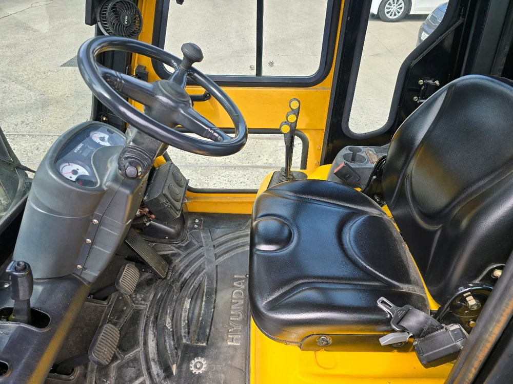 거의 새차 팝니다. 현대 2.5톤 중고지게차--1
