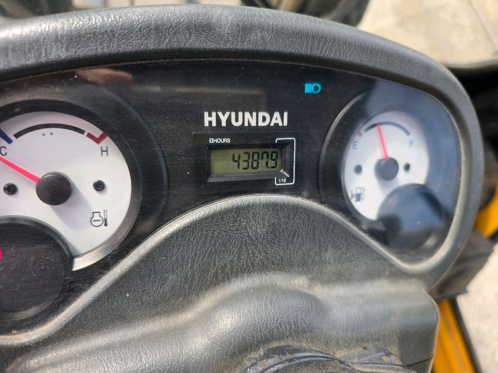 거의 새차 팝니다. 현대 2.5톤 중고지게차--2