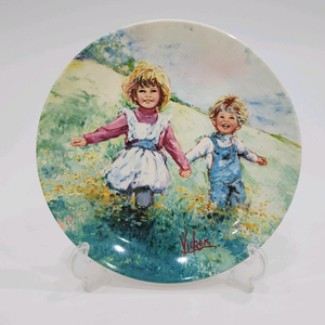 1982년 영국 웨지우드 메리 빅커스-플레이타임 장식접시.