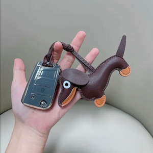 귀여운 닥스훈트 모양의 가죽 키링