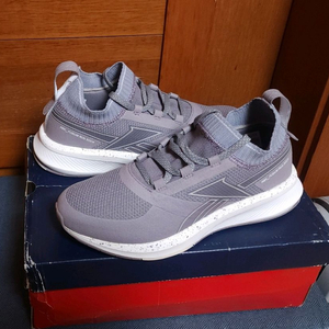 리복 운동화 새상품 240 245 250 런닝화 나이키