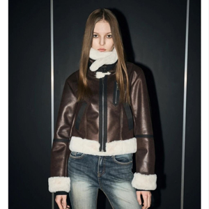 보헤미안서울 핏티드 무스탕 브라운 이미지