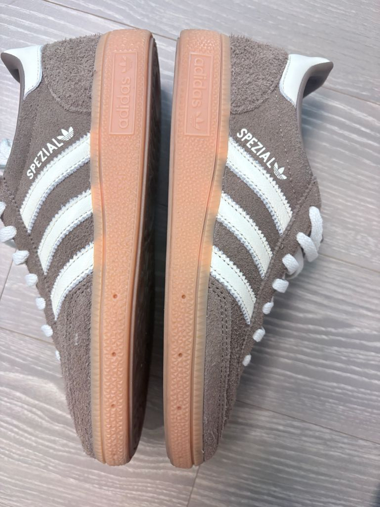 (마지막가격)아디다스 여성 핸드볼스페지알 브라운색상. 225--3