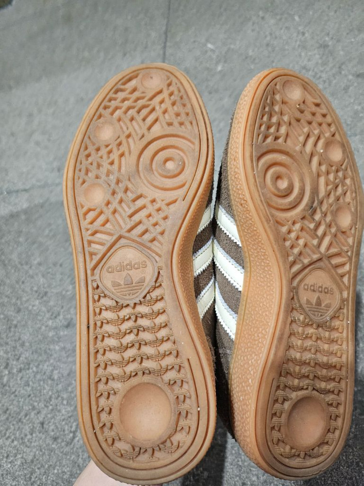 (마지막가격)아디다스 여성 핸드볼스페지알 브라운색상. 225--4