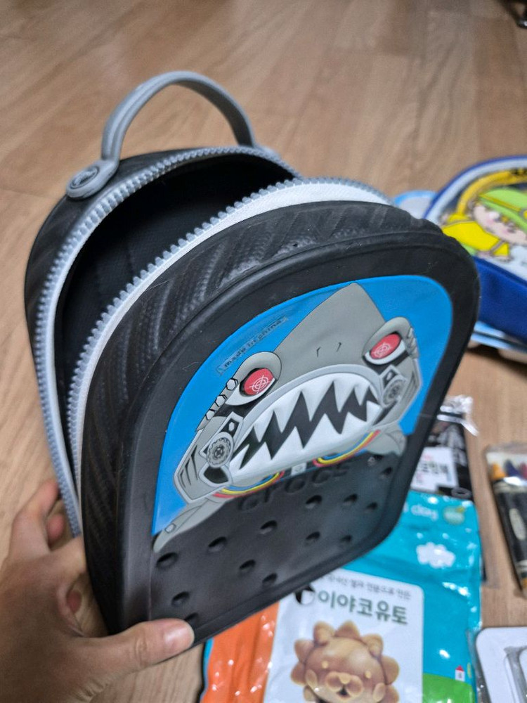 크록스 샤크 아동 가방--3