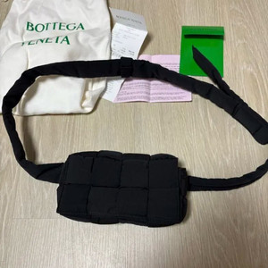 보테가 베네타 패딩 카세트 벨트백