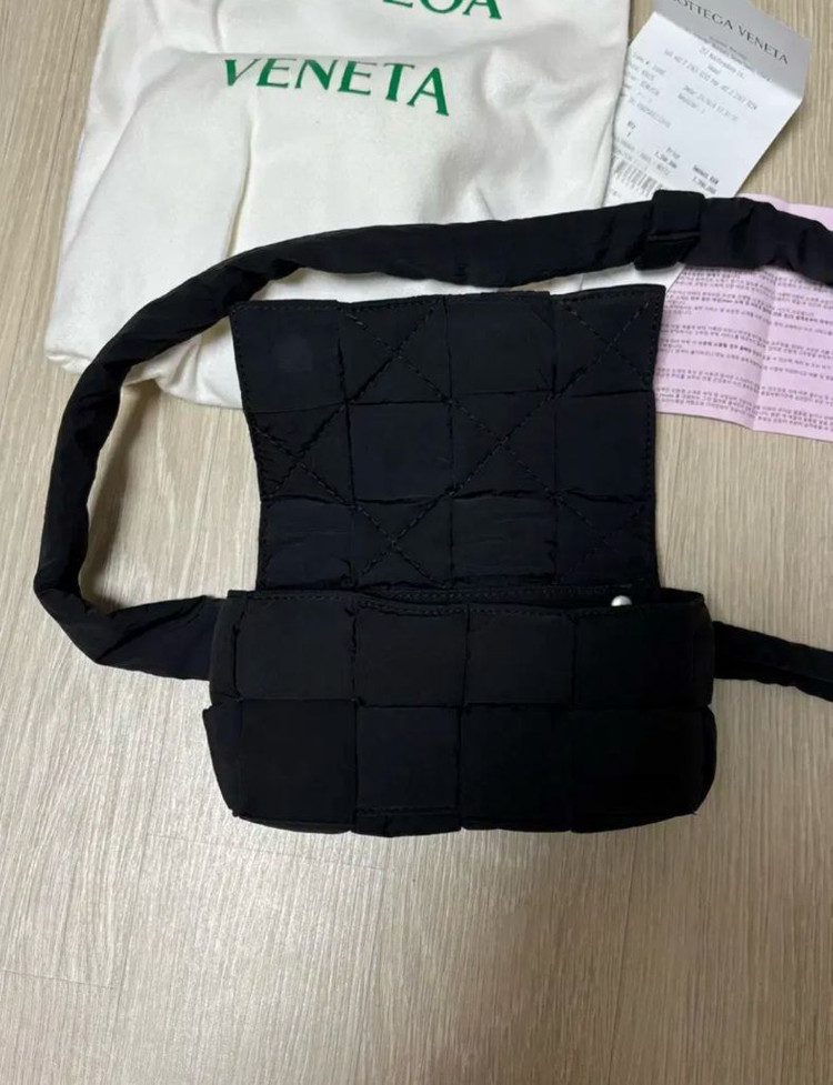 보테가 베네타 패딩 카세트 벨트백--3
