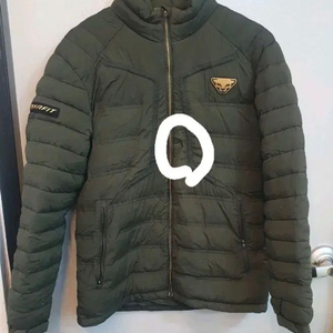 다이나핏 남성 거위털 패딩 점퍼입니다. 카키색상에 105사이즈입니다. 상태는깨끗하나첫번째사진처럼동그라미친부분보심
