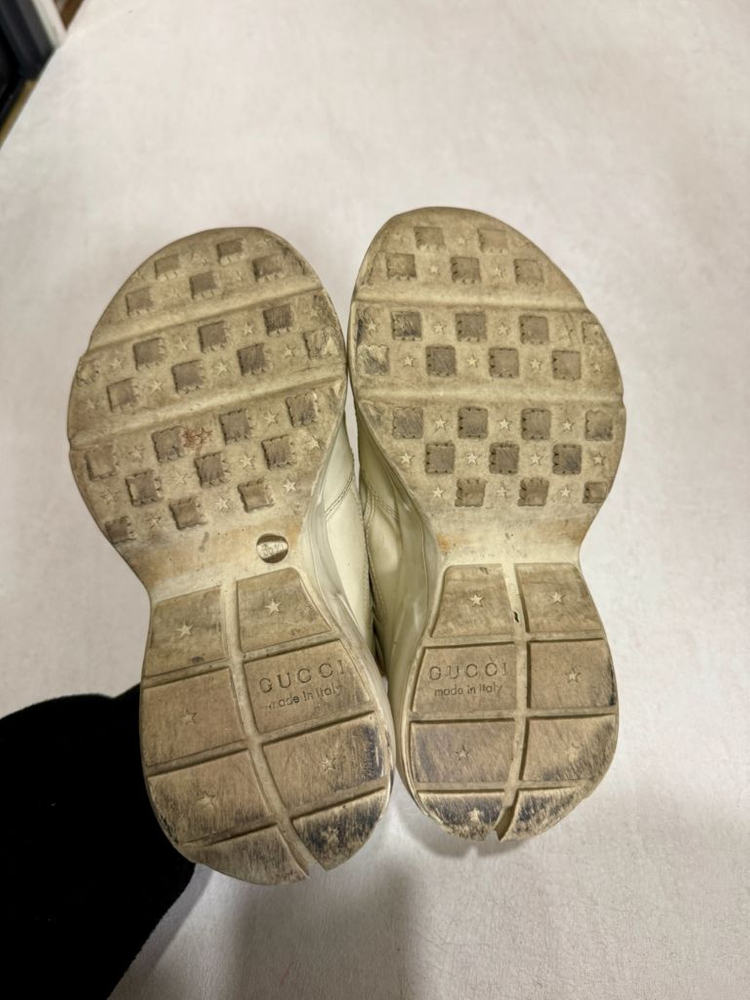 구찌 라이톤 여성 235--9