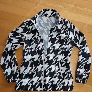 루이까스텔 여성 사파리 넥 바람막이 점퍼