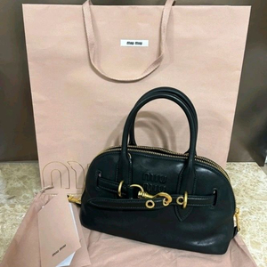 미우미우 아방뛰르 나파레더 탑핸들 미듐 백