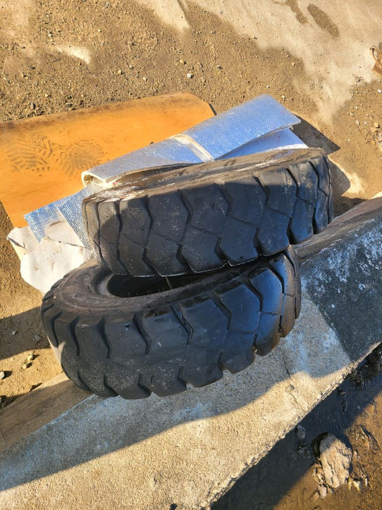 700-12 지게차중고타이어--1