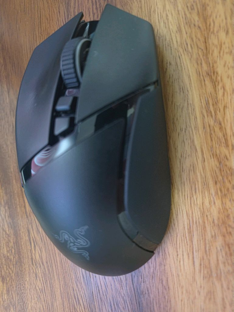 레이저 바실리스크 V3 PRO 35K 게이밍 마우스 + 레이저 충전독--1