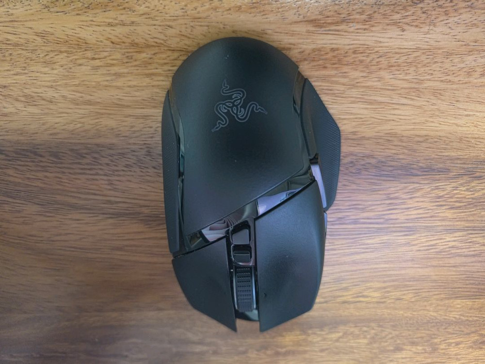 레이저 바실리스크 V3 PRO 35K 게이밍 마우스 + 레이저 충전독--2