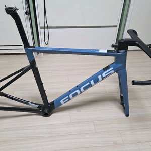 포커스 이자르코맥스 2023년식 프레임 54사이즈 이미지