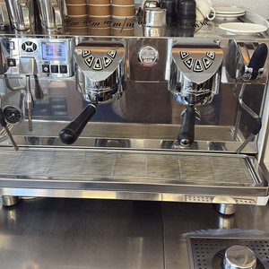 빅토리아 화이트 이글 T3 gr2 23년식 커피머신