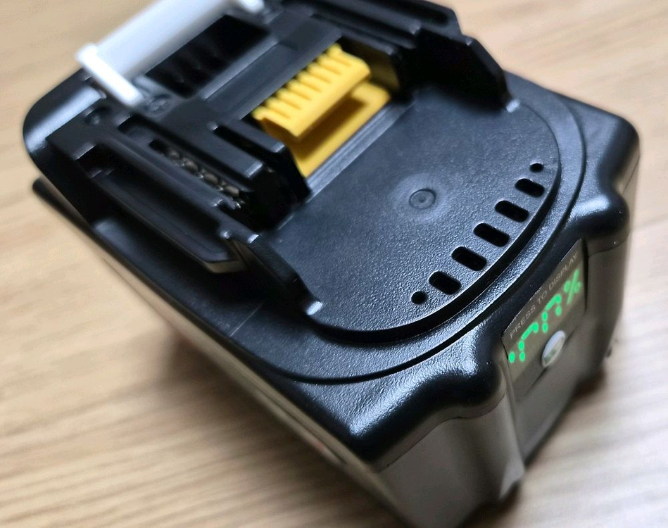 마끼다 호환 충전기[DC18RC]와 호환 배터리[18V 9A]-개별판매--2