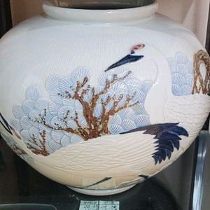 학 그림이 그려진 도자기