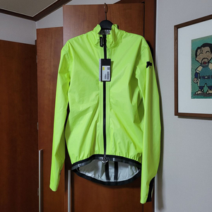 아소스 이큅 RS 레인 재킷 형광, 블랙