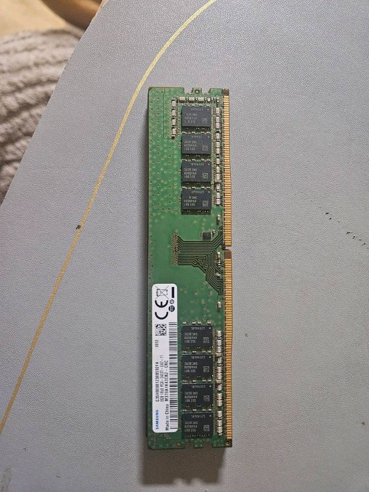 (거래완료)Samsung 8GB DDR4 PC4-2400T (2400MHz) M378A1K43C 4개 이미지