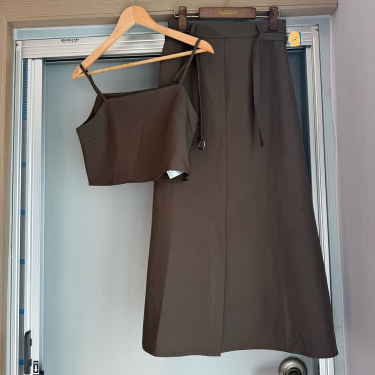 리리앤코 이네티브 뷔스티에 머메이드 롱스커트 투피스 세트 하객룩 에이블리--8