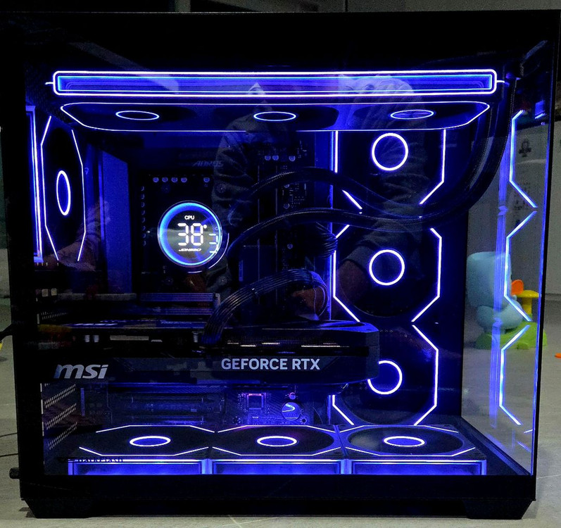 고성능 게이밍 컴퓨터 본체 팔아요 9800x3d, rtx 5070t,i 36gb--1