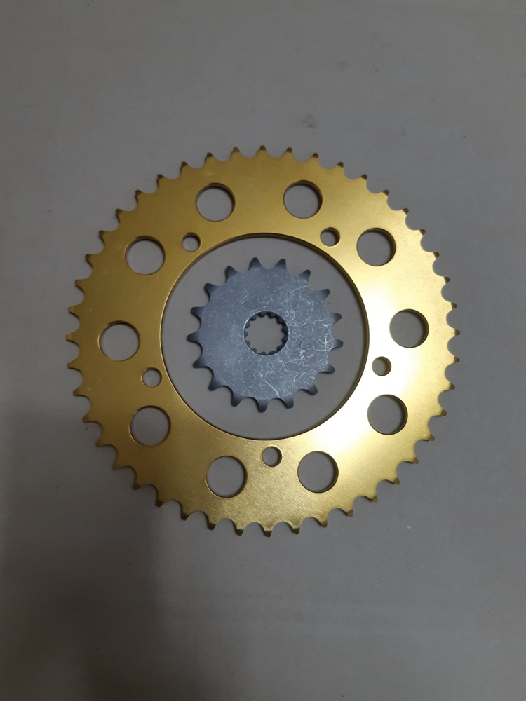 스즈키 GSX-R600 01~ / R750 00~ 일본 XAM 뒤44T 앞17T 525사이즈 뒤 스프라켓 판매 이미지