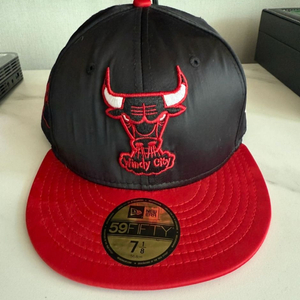 멋쟁이 뉴에라 불스 새틴 볼캡 56.8cm