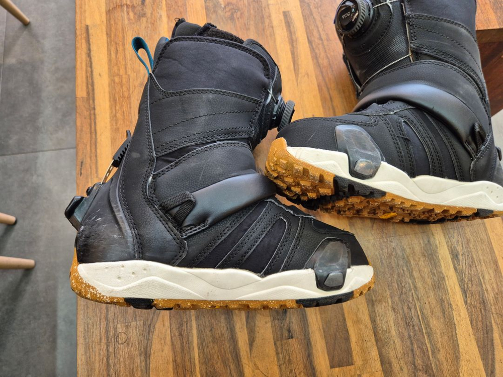 버튼 펠릭스 스텝온 보아 부츠 230 팝니다--5