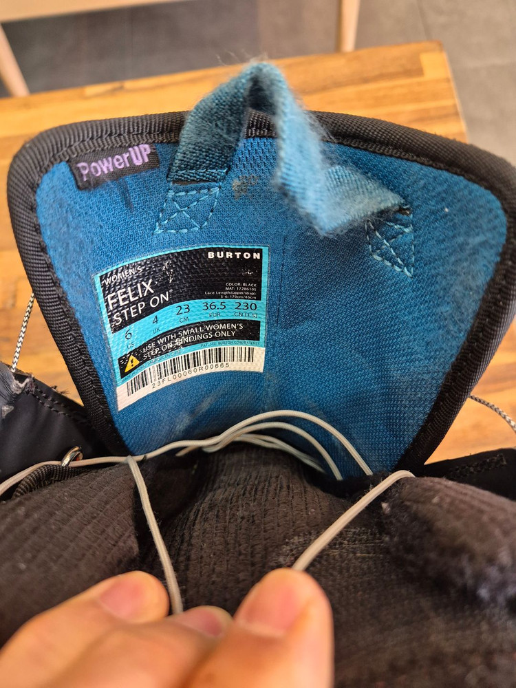 버튼 펠릭스 스텝온 보아 부츠 230 팝니다--9