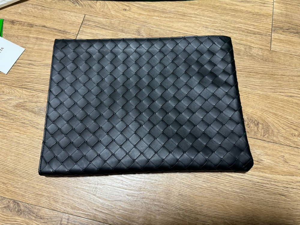 보테가베네타 클러치 판매합니다--2