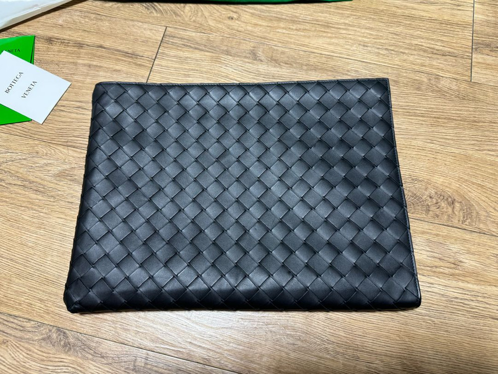 보테가베네타 클러치 판매합니다--3
