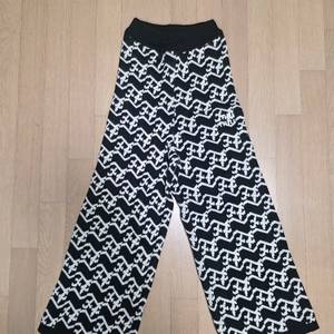 (새상품) 여자 니트 와이드 팬츠 프리사이즈(66사이즈)