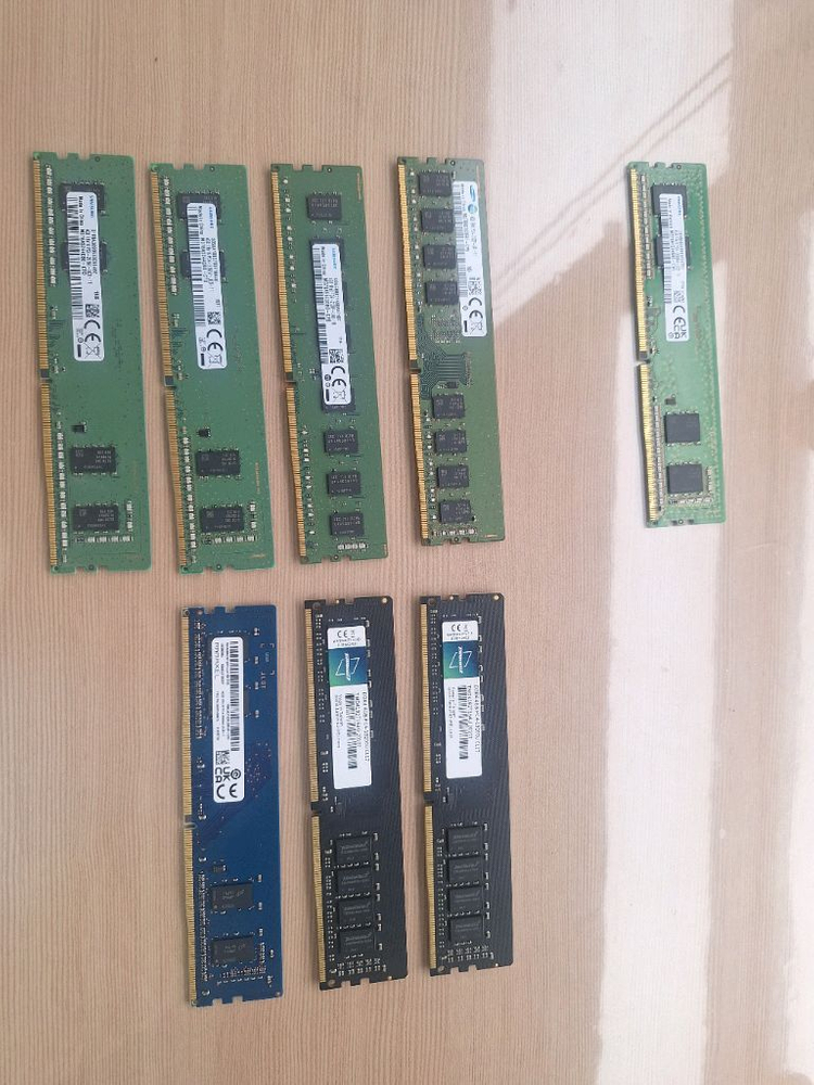데스크탑 Ram DDR4 4GB 7개, 8GB ,1개--0