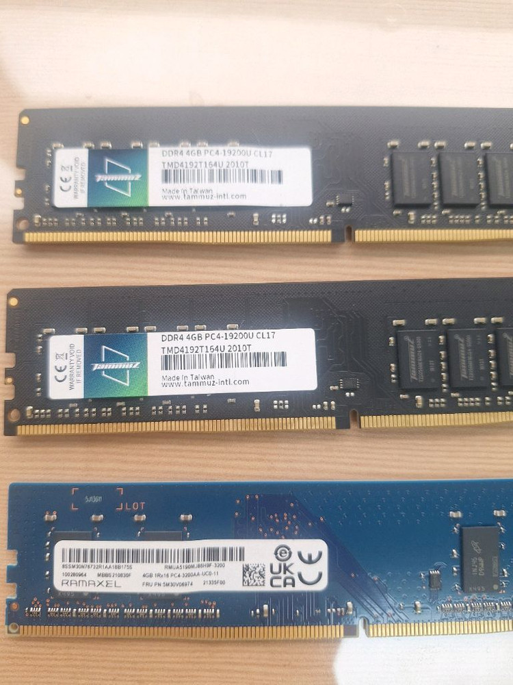 데스크탑 Ram DDR4 4GB 7개, 8GB ,1개--1