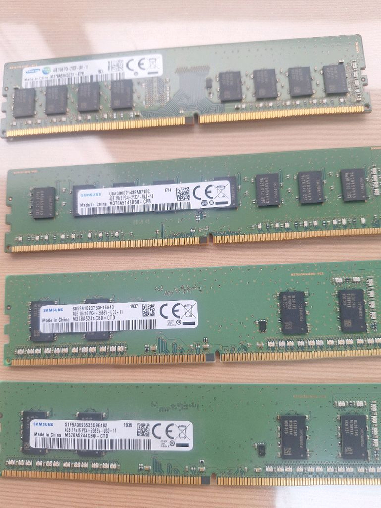 데스크탑 Ram DDR4 4GB 7개, 8GB ,1개--2