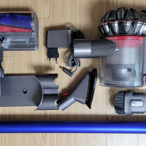 깨끗하게 세척한 다이슨 무선 청소기 V8(33분 연속동작)