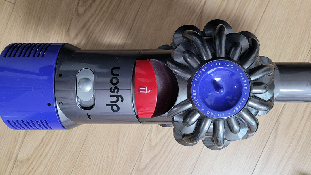 깨끗하게 세척한 다이슨 무선 청소기 V8(33분 연속동작)--2