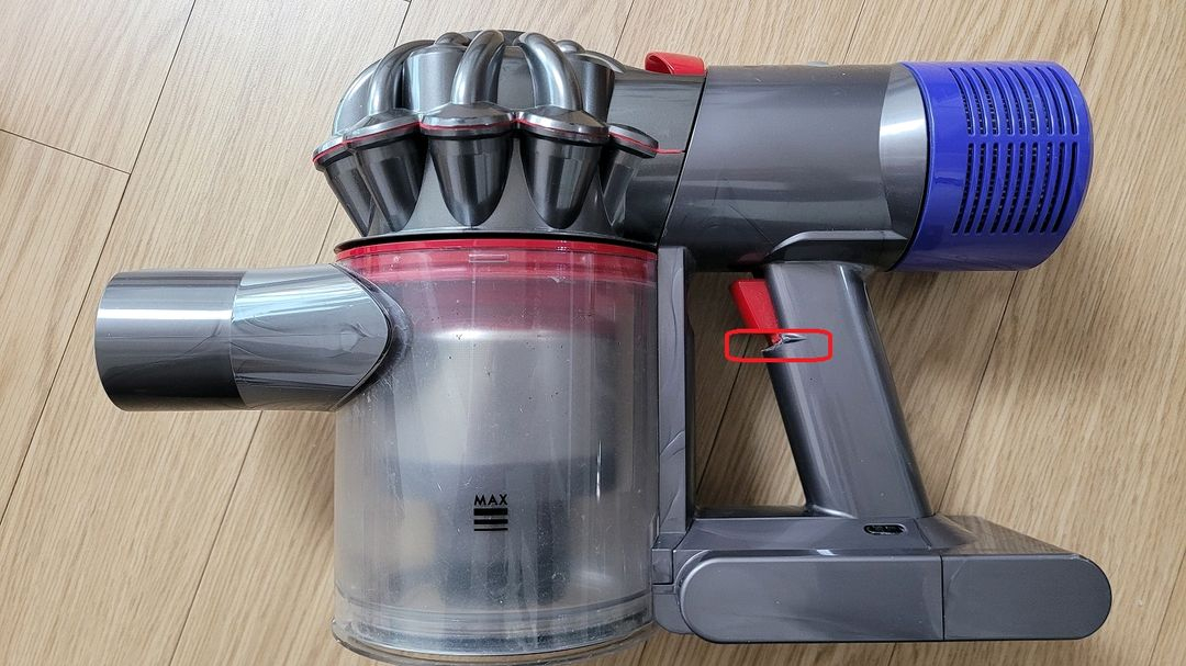 깨끗하게 세척한 다이슨 무선 청소기 V8(33분 연속동작)--3