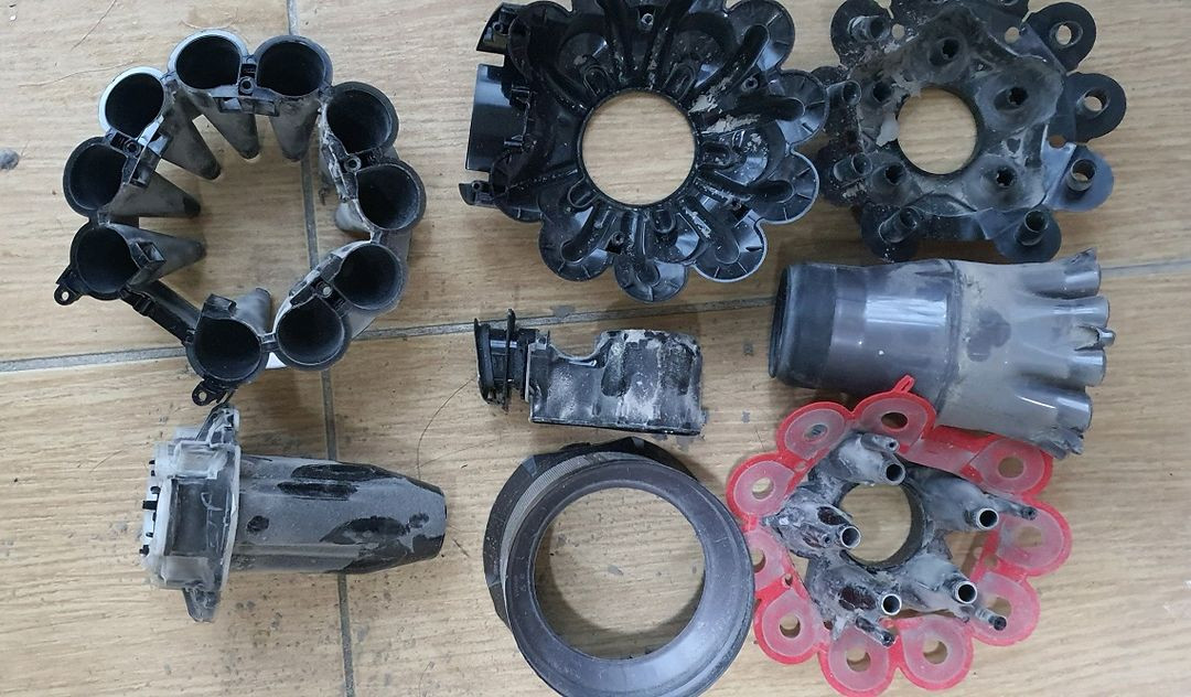 깨끗하게 세척한 다이슨 무선 청소기 V8(33분 연속동작)--8