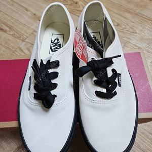 가격내림.새상품)반스.어센틱-스웨이드 마쉬멜로 블랙.240