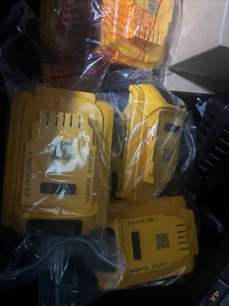 디월트배터리(DCB184) ,충전기(DCB1104) 이미지