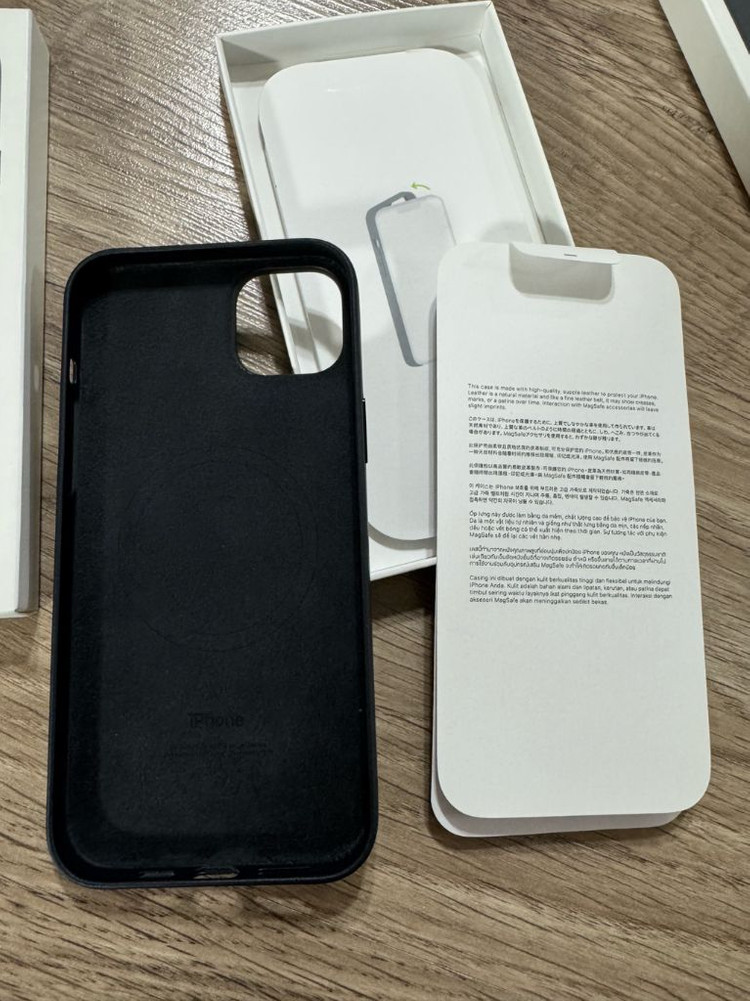 아이폰14 플러스 정품 가죽 케이스 미드나잇 이미지